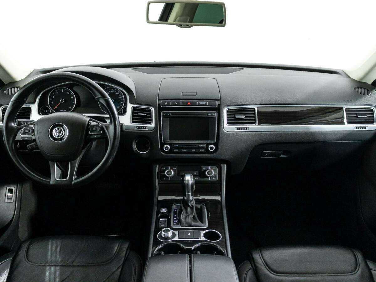Купить Volkswagen Touareg с пробегом. Фото: #10