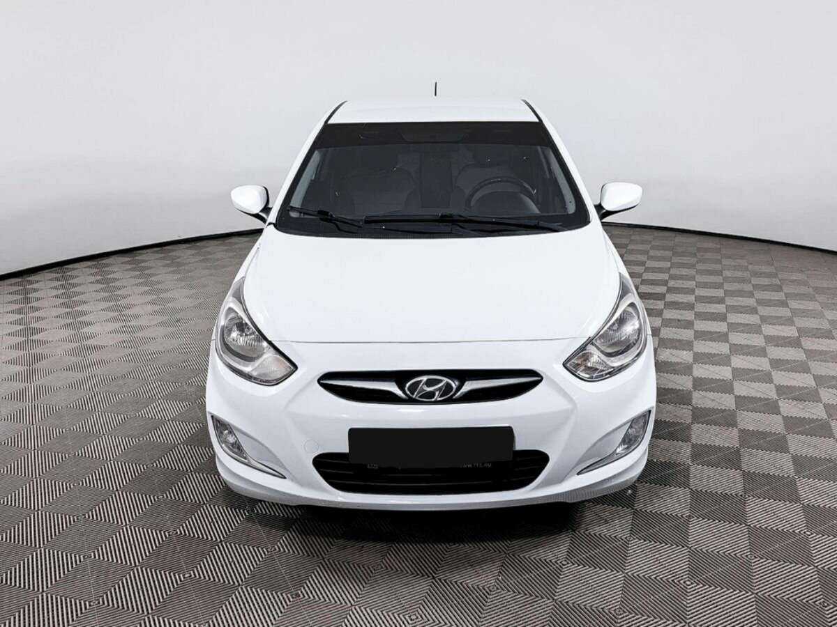 Купить Hyundai Solaris с пробегом. Фото: #1