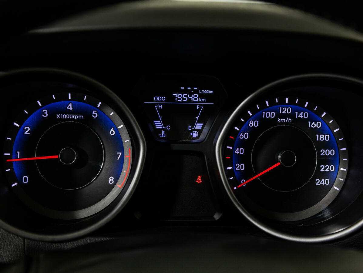 Купить Hyundai Elantra с пробегом. Фото: #11