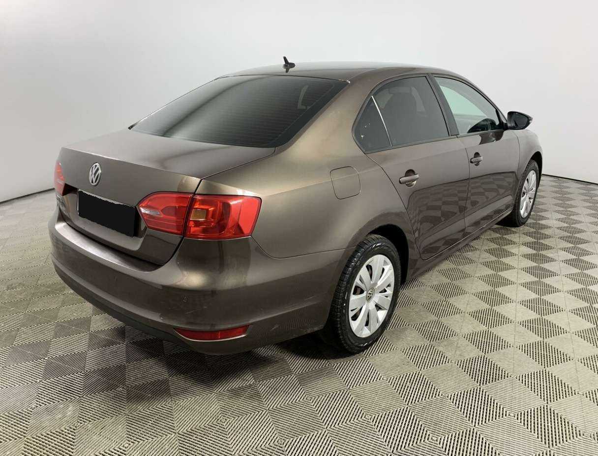 Купить Volkswagen Jetta с пробегом. Фото: #4