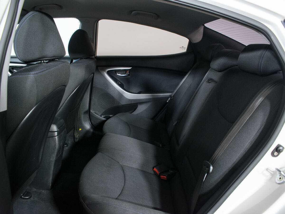Купить Hyundai Elantra с пробегом. Фото: #9
