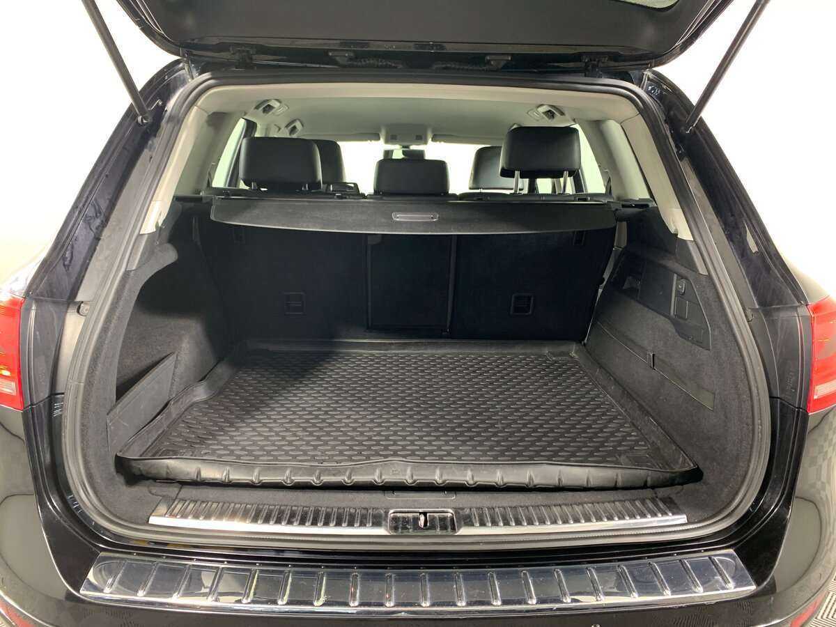 Купить Volkswagen Touareg с пробегом. Фото: #17