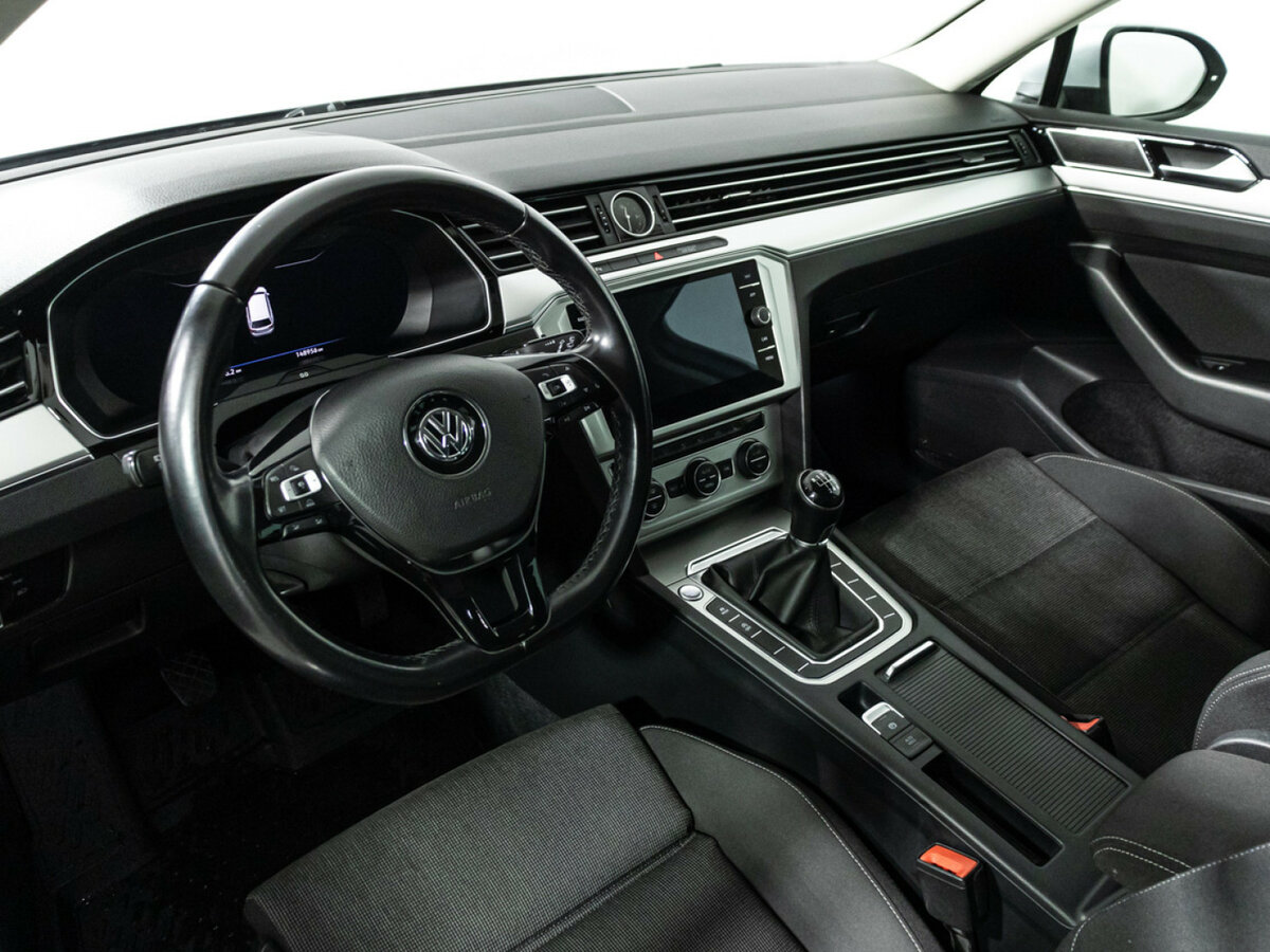 Купить Volkswagen Passat с пробегом. Фото: #10