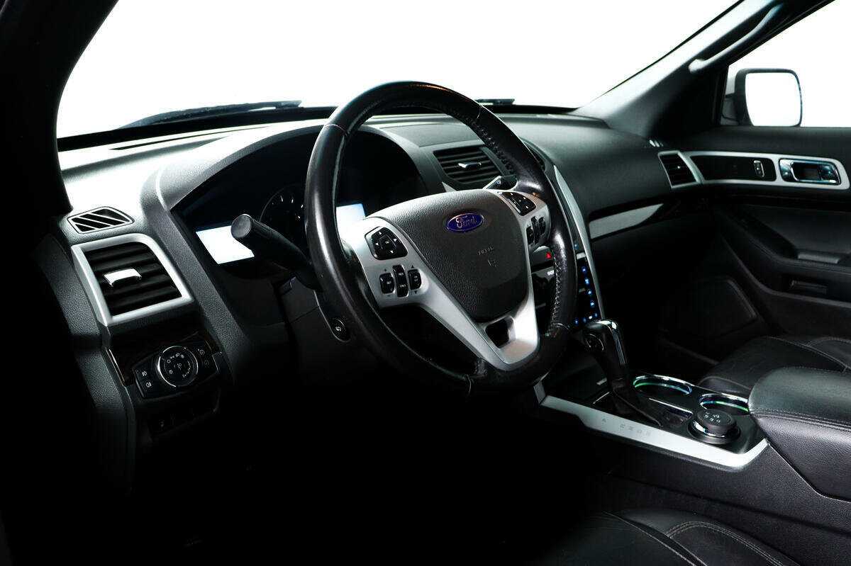 Купить Ford Explorer с пробегом. Фото: #12