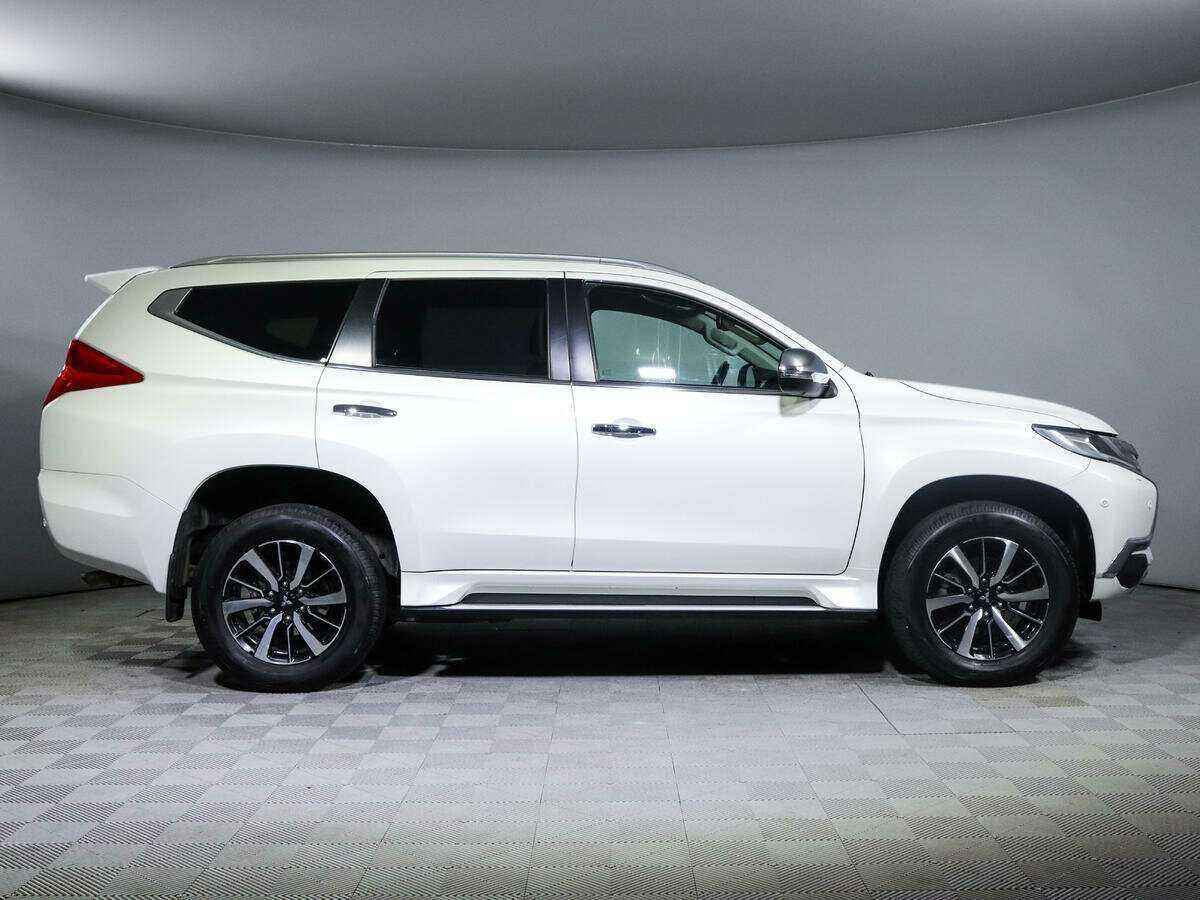 Купить Mitsubishi Pajero Sport с пробегом. Фото: #0