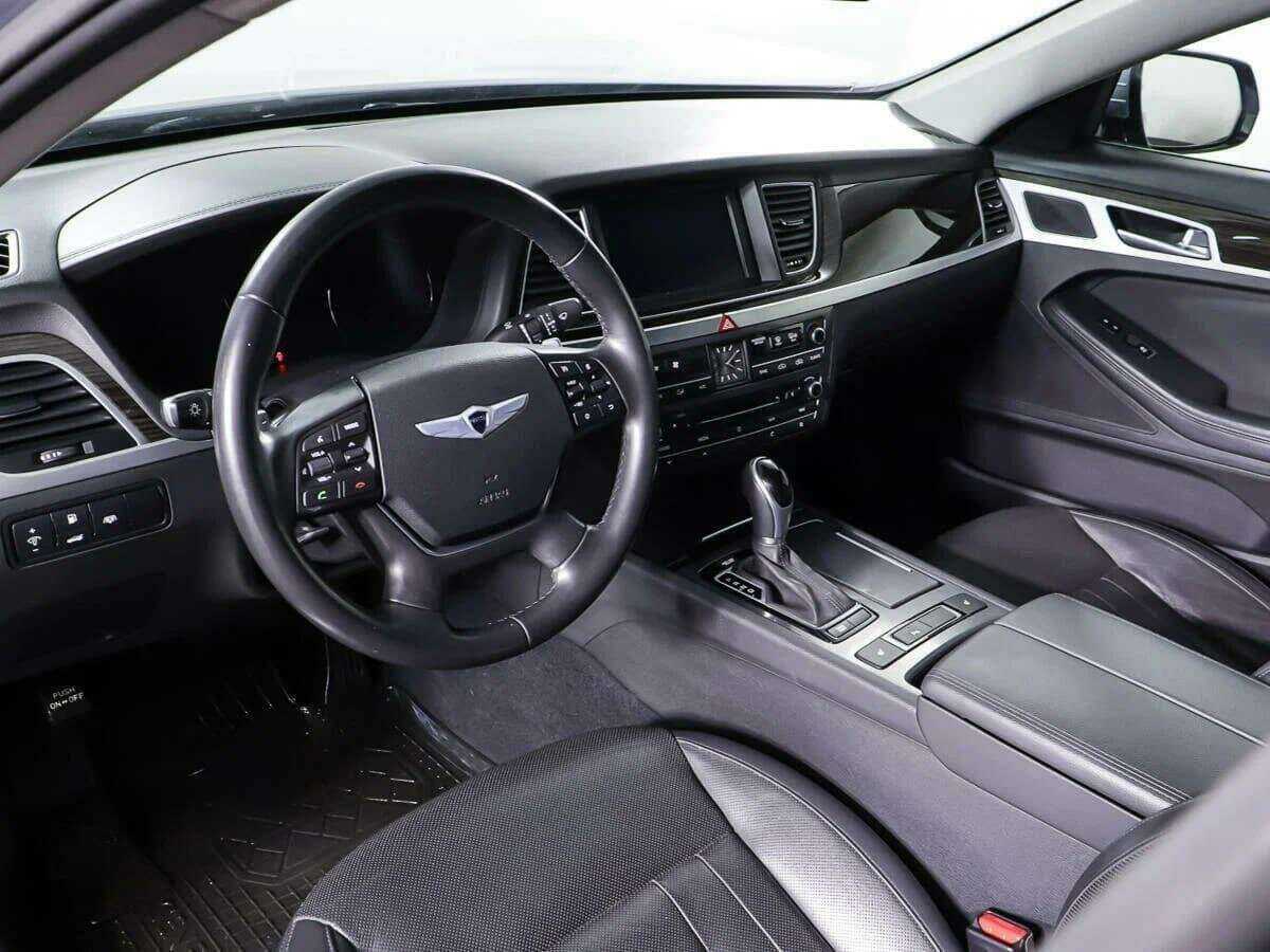 Купить Hyundai Genesis с пробегом. Фото: #13