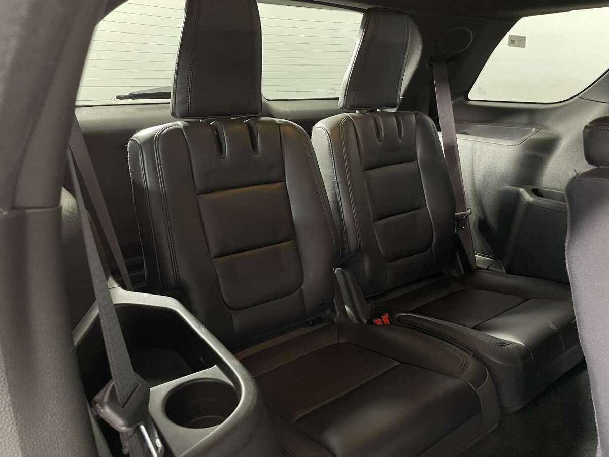 Купить Ford Explorer с пробегом. Фото: #17