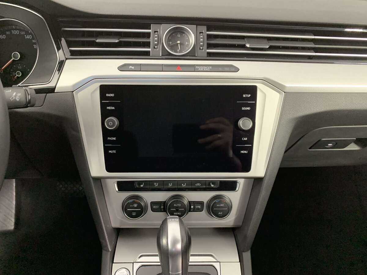 Купить Volkswagen Passat с пробегом. Фото: #11