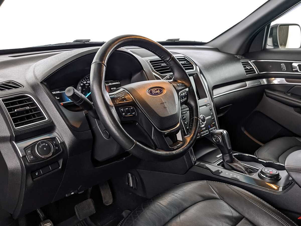 Купить Ford Explorer с пробегом. Фото: #13