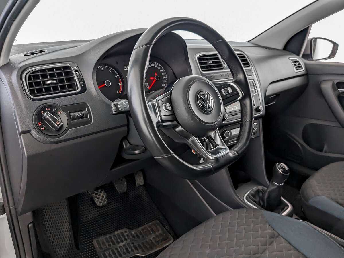 Купить Volkswagen Polo с пробегом. Фото: #15
