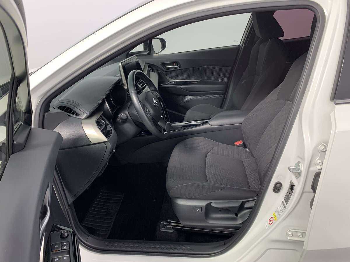 Купить Toyota C-HR с пробегом. Фото: #13