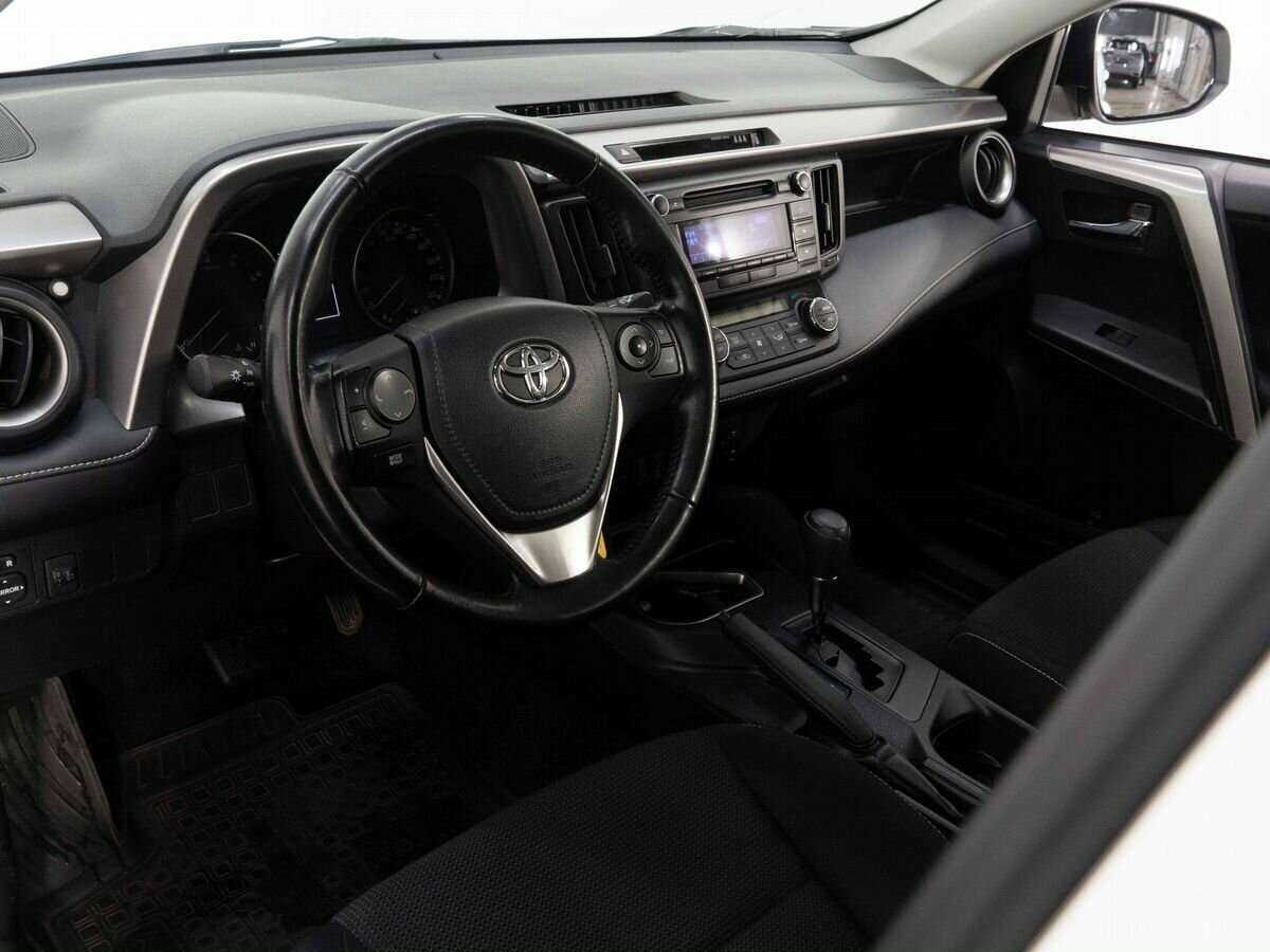 Купить Toyota RAV4 с пробегом. Фото: #9