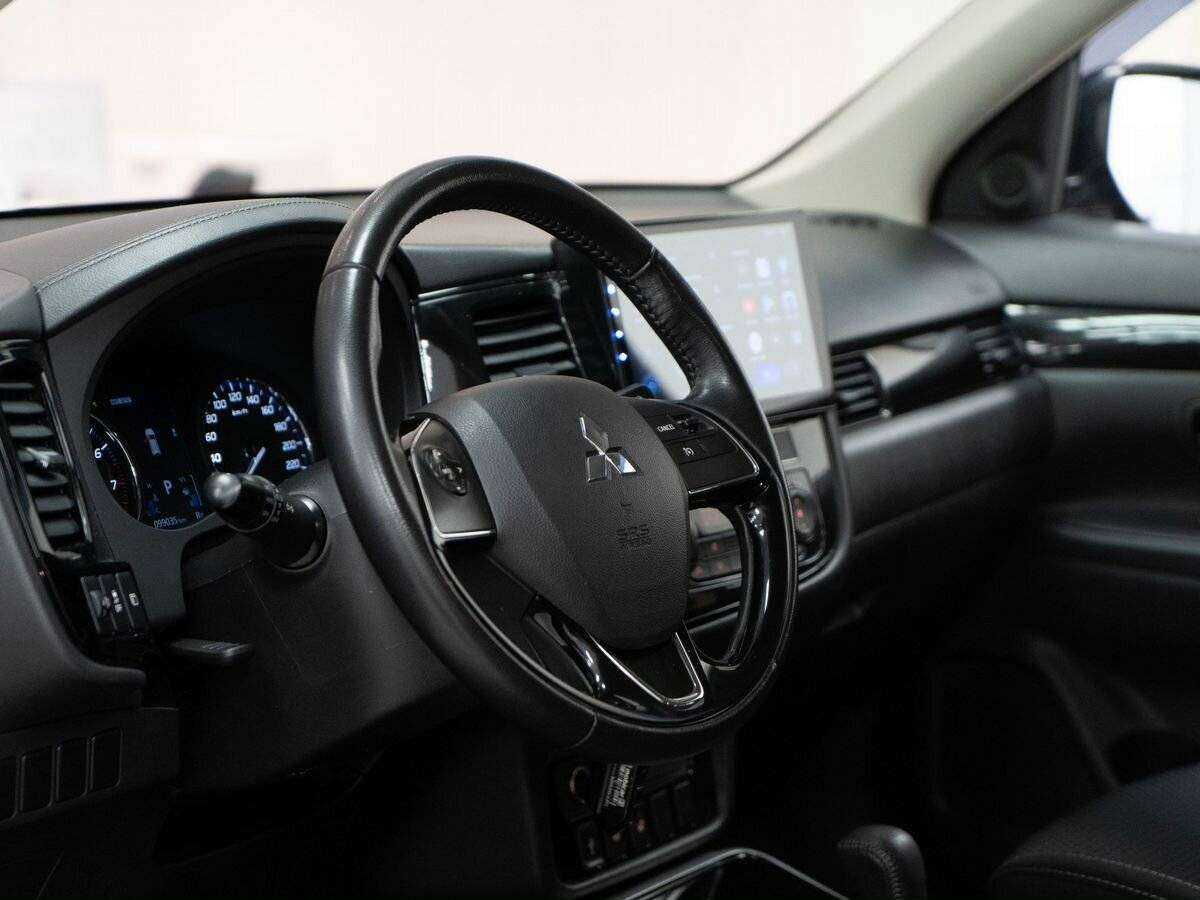 Купить Mitsubishi Outlander с пробегом. Фото: #4