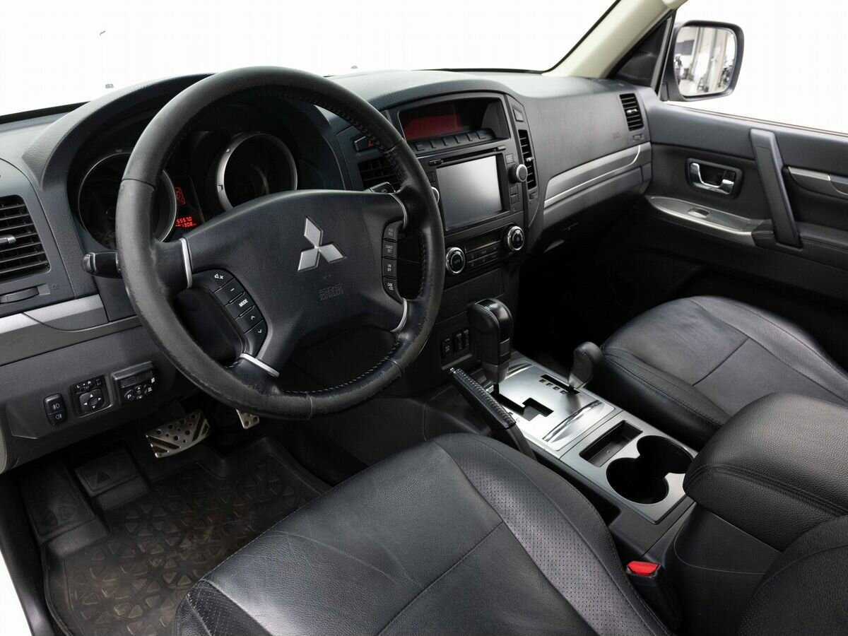 Купить Mitsubishi Pajero с пробегом. Фото: #7