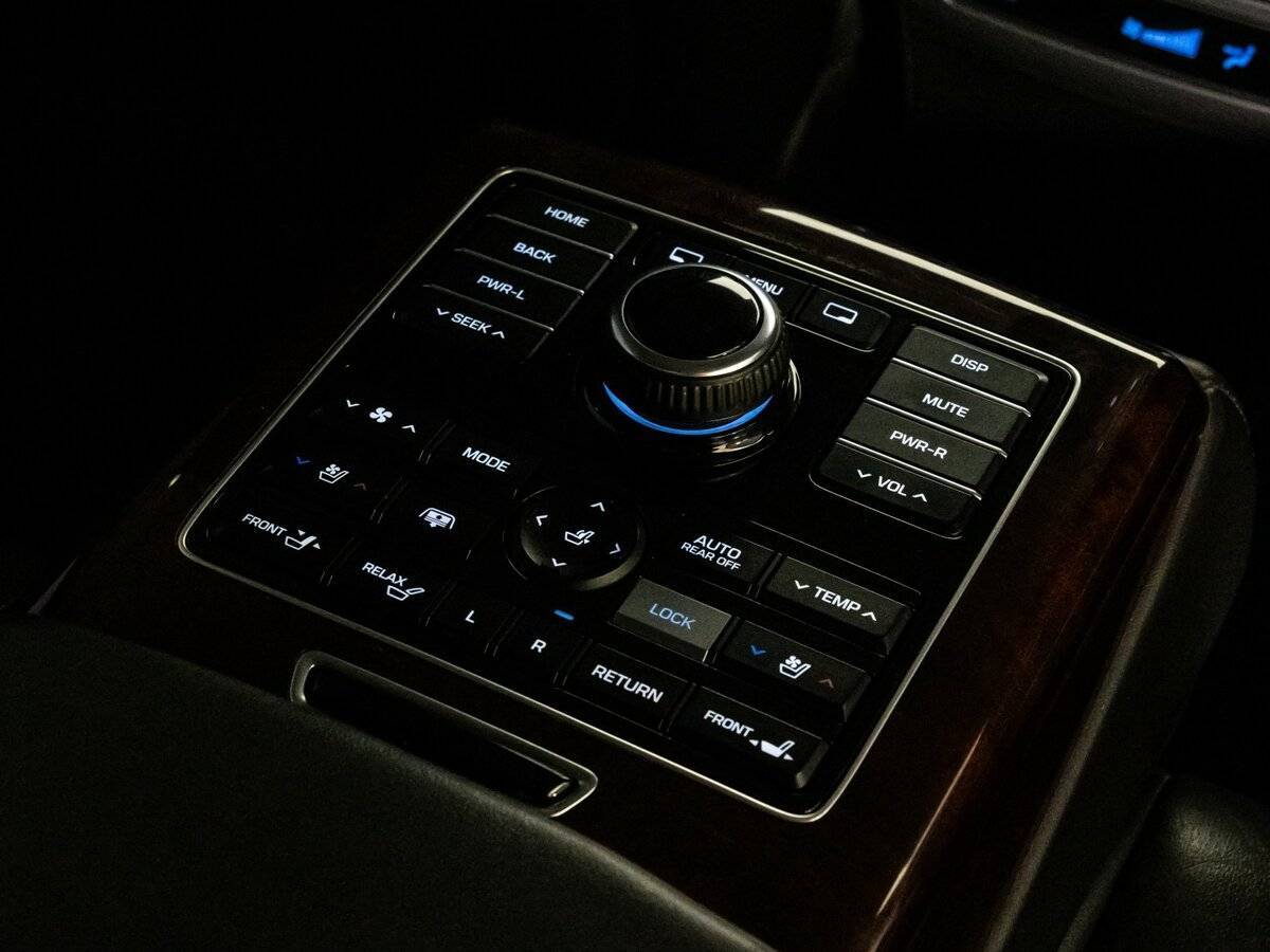 Купить Hyundai Equus с пробегом. Фото: #21