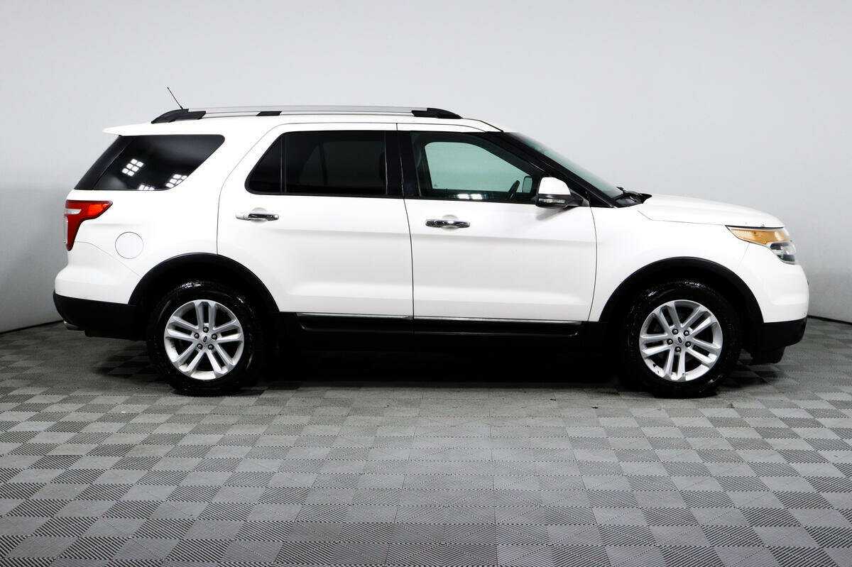 Купить Ford Explorer с пробегом. Фото: #3