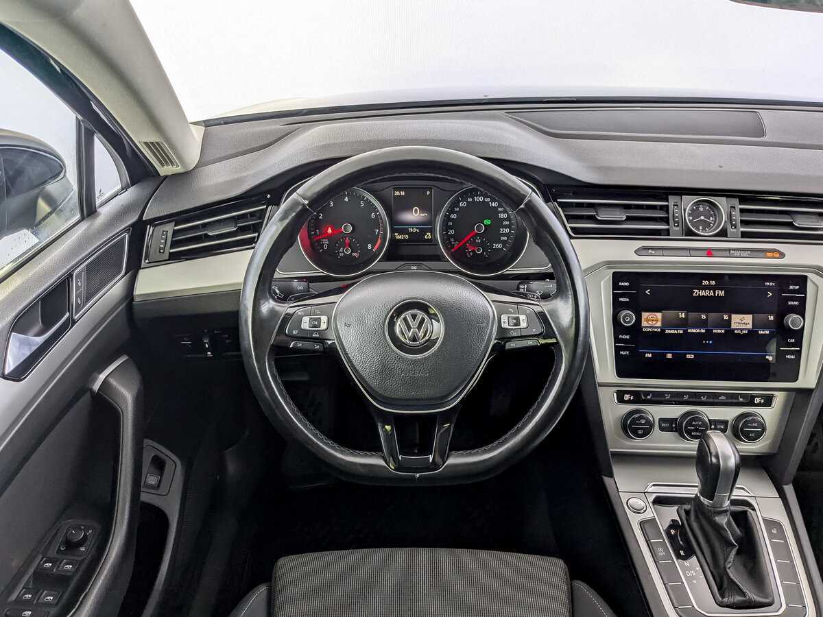 Купить Volkswagen Passat с пробегом. Фото: #16