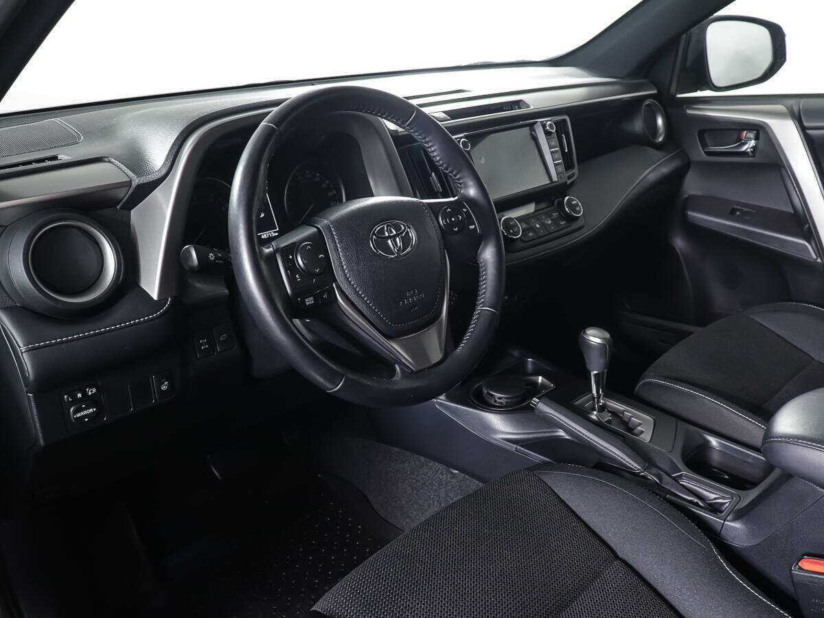 Купить Toyota RAV4 с пробегом. Фото: #11