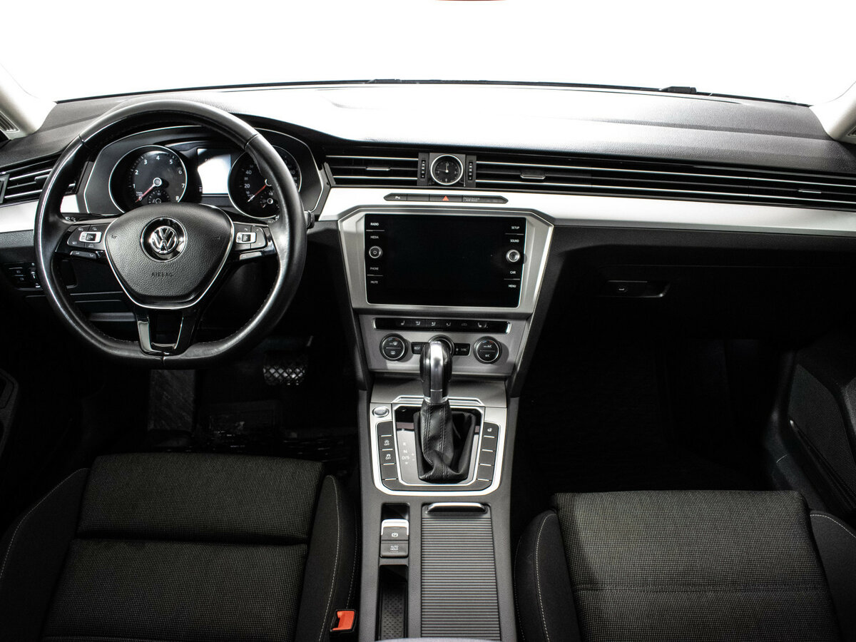 Купить Volkswagen Passat с пробегом. Фото: #10