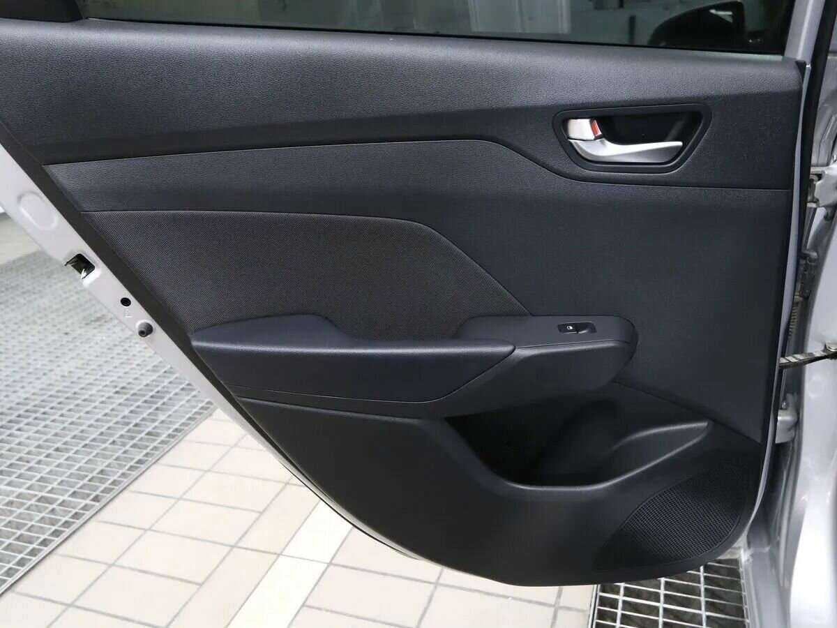 Купить Hyundai Solaris с пробегом. Фото: #10