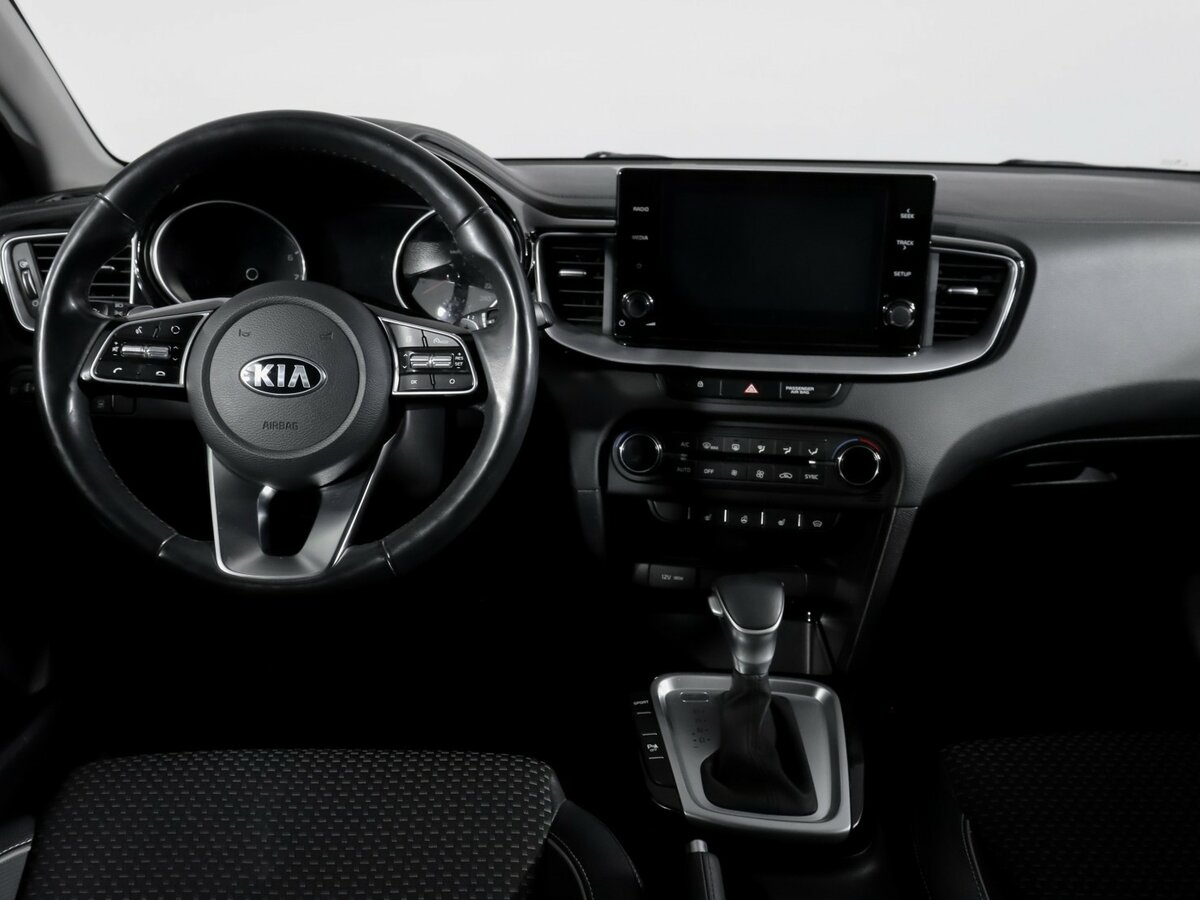 Купить Kia Ceed с пробегом. Фото: #9