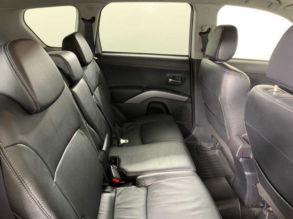 Купить Mitsubishi Outlander с пробегом. Фото: #17