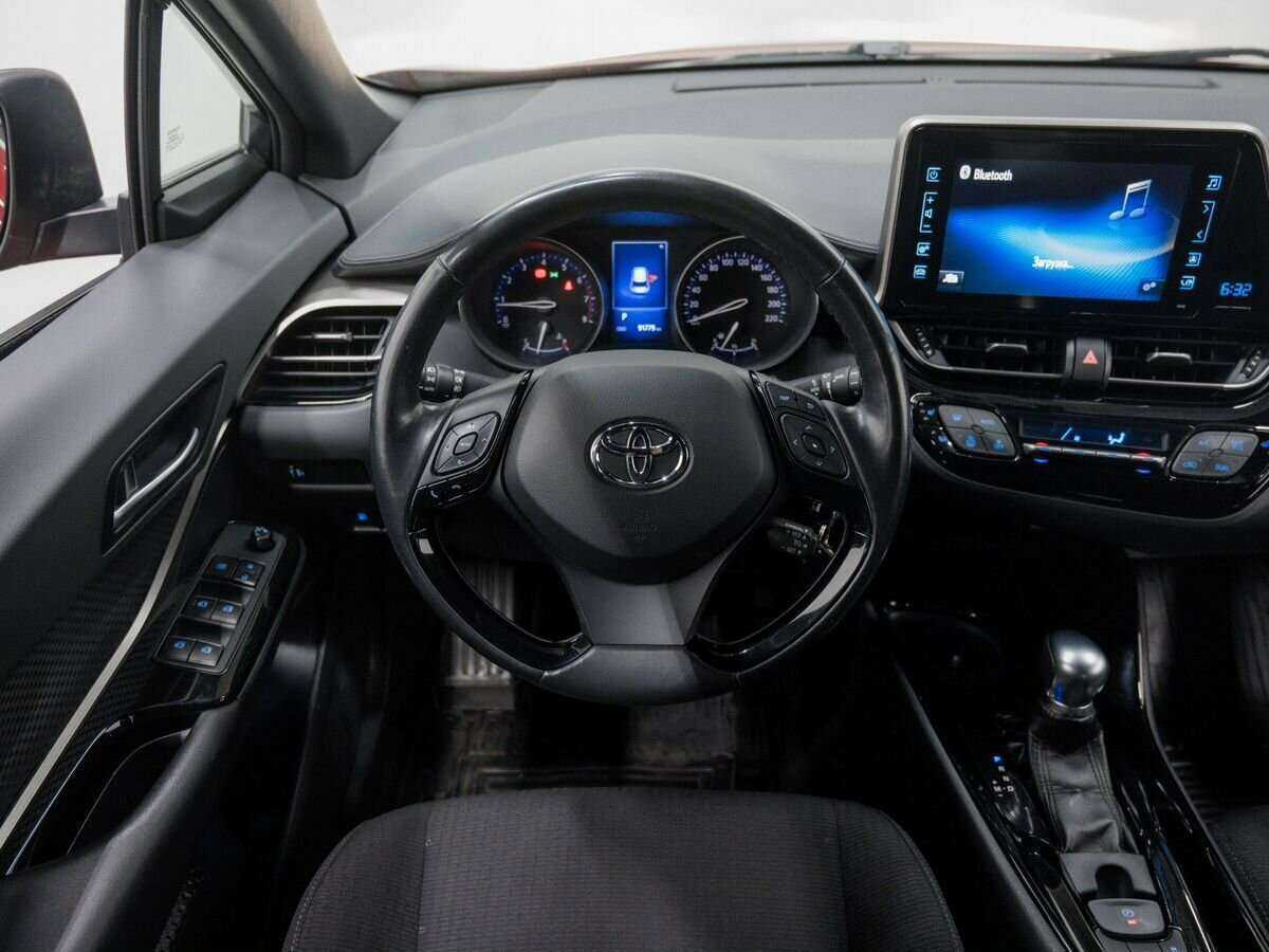 Купить Toyota C-HR с пробегом. Фото: #8