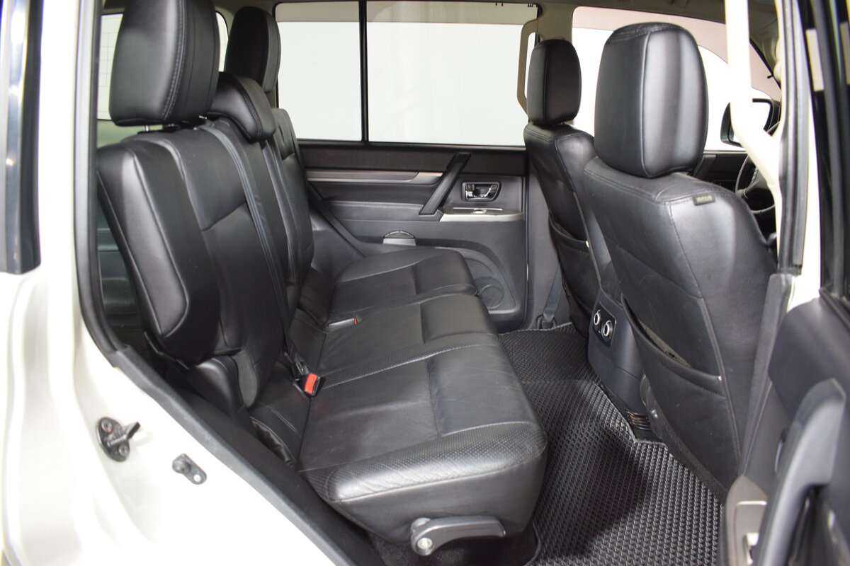 Купить Mitsubishi Pajero с пробегом. Фото: #11