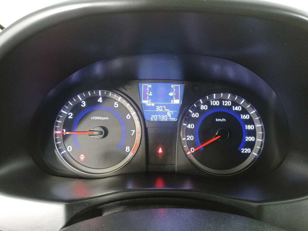Купить Hyundai Solaris с пробегом. Фото: #12