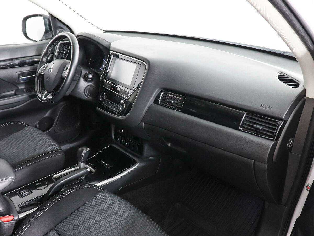 Купить Mitsubishi Outlander с пробегом. Фото: #9