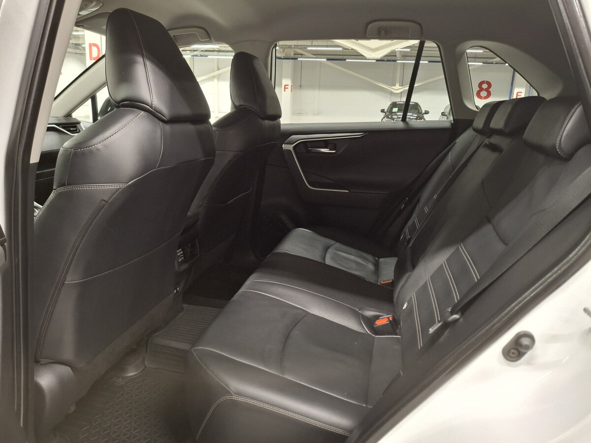 Купить Toyota RAV4 с пробегом. Фото: #11
