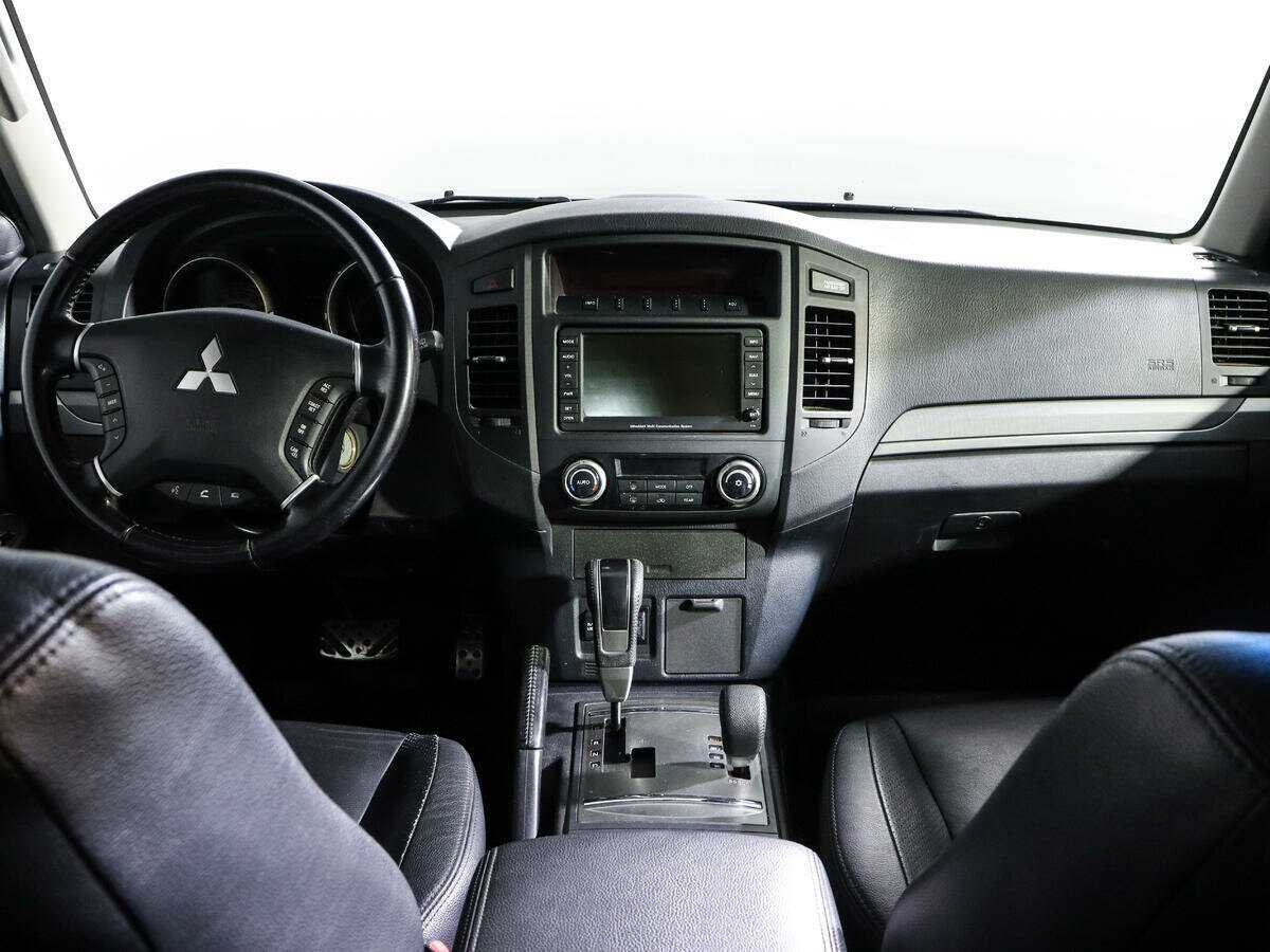 Купить Mitsubishi Pajero с пробегом. Фото: #9