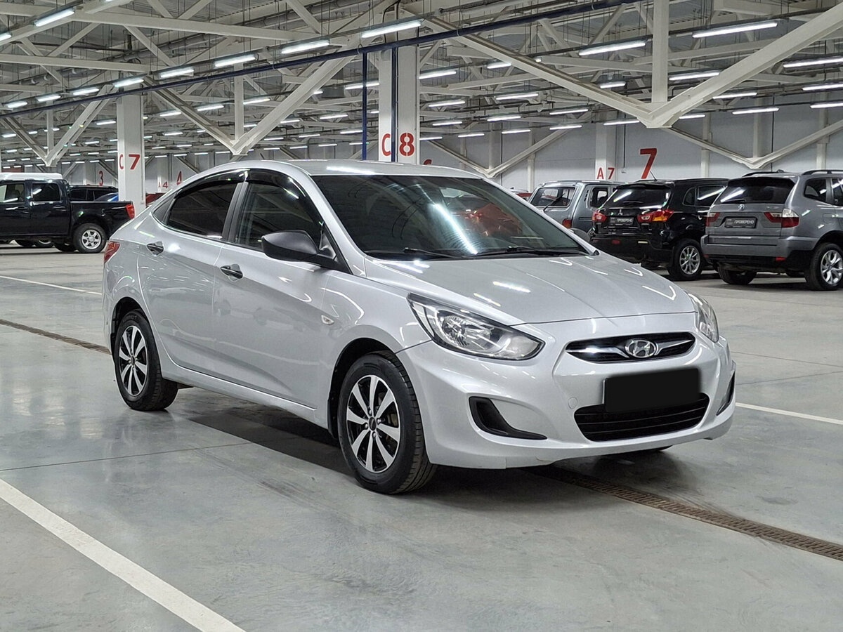 Купить Hyundai Solaris с пробегом. Фото: #2