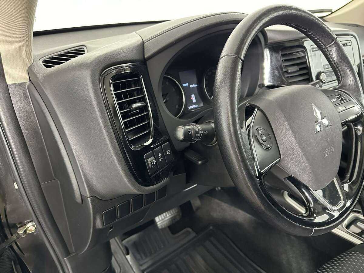 Купить Mitsubishi Outlander с пробегом. Фото: #8
