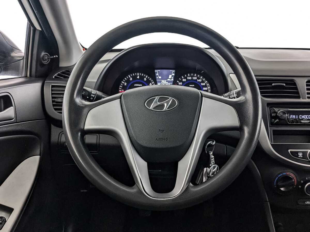 Купить Hyundai Solaris с пробегом. Фото: #17