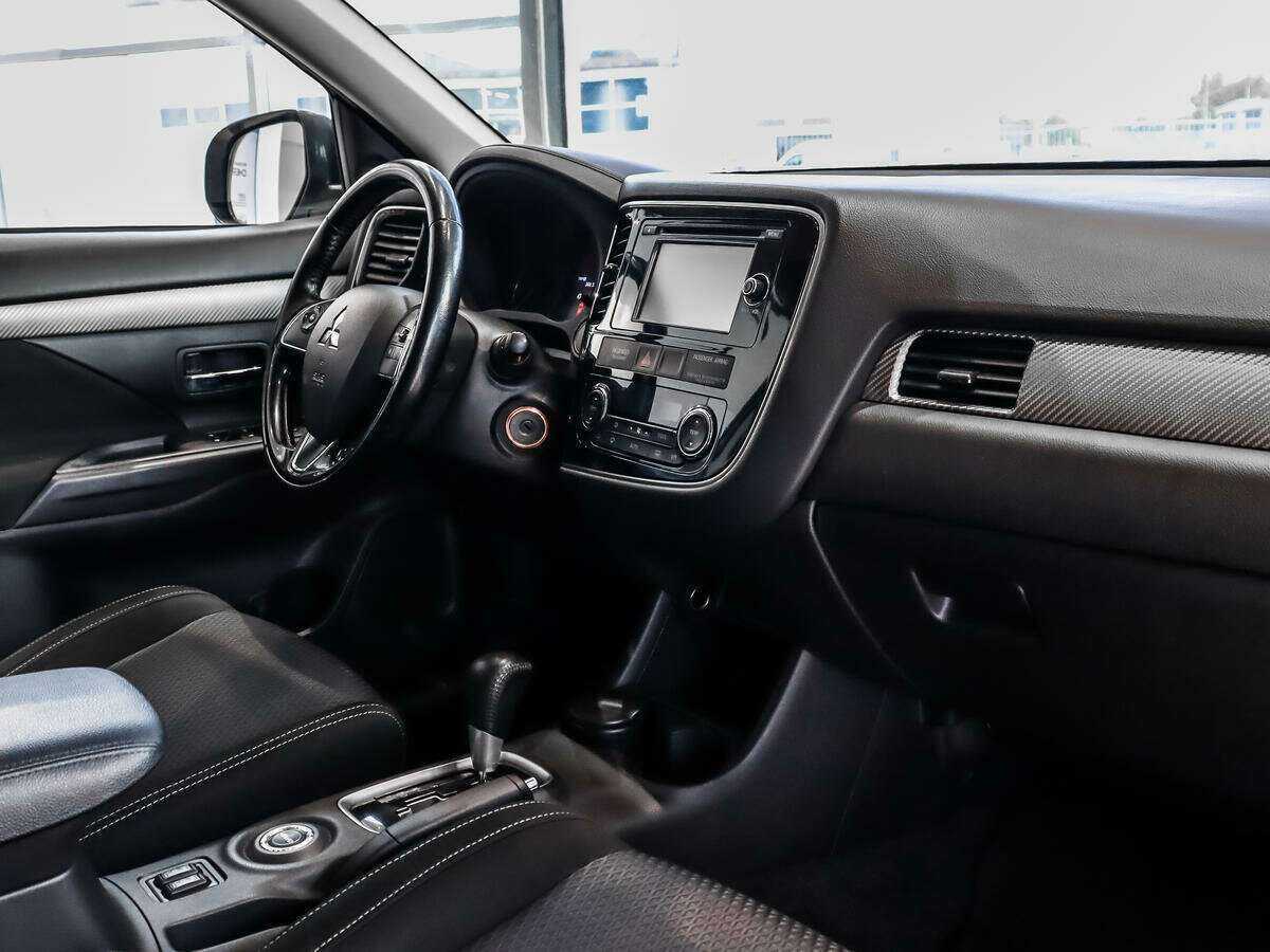 Купить Mitsubishi Outlander с пробегом. Фото: #10