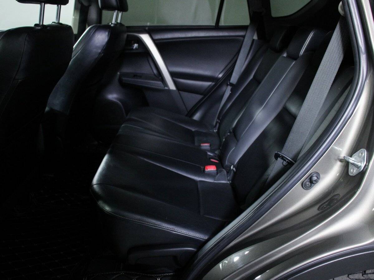 Купить Toyota RAV4 с пробегом. Фото: #7