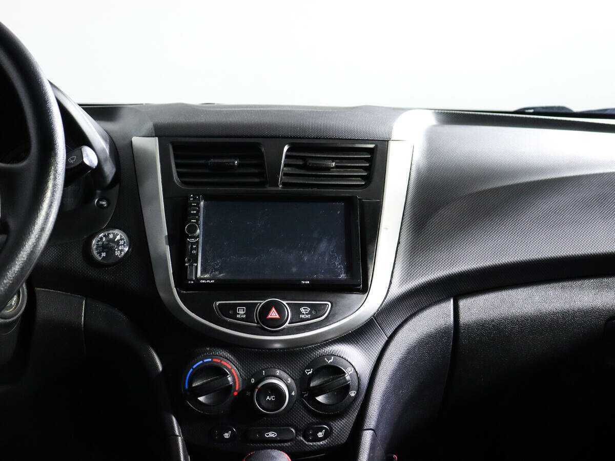 Купить Hyundai Solaris с пробегом. Фото: #10