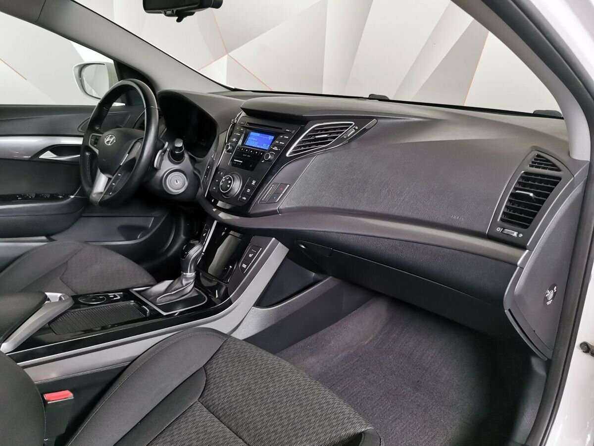 Купить Hyundai i40 с пробегом. Фото: #8
