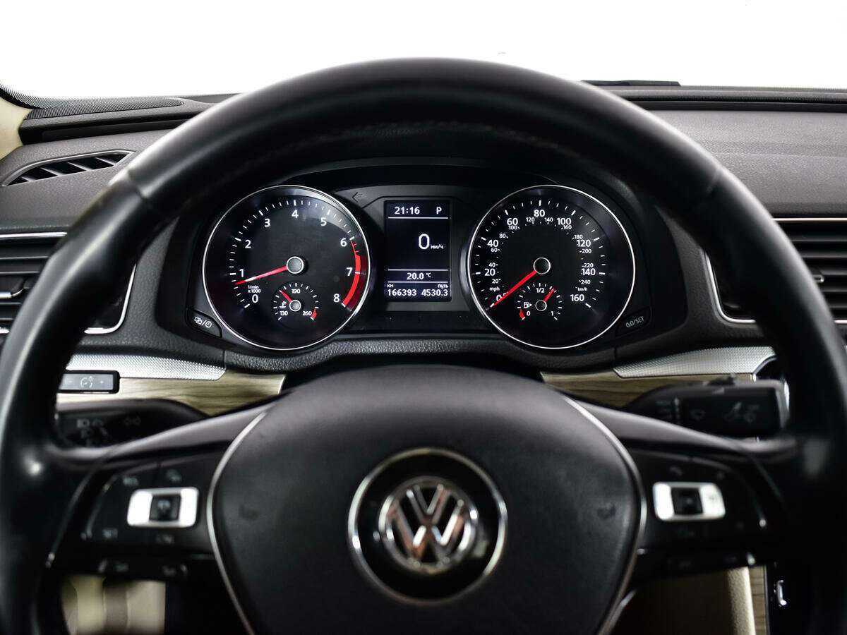 Купить Volkswagen Passat с пробегом. Фото: #10