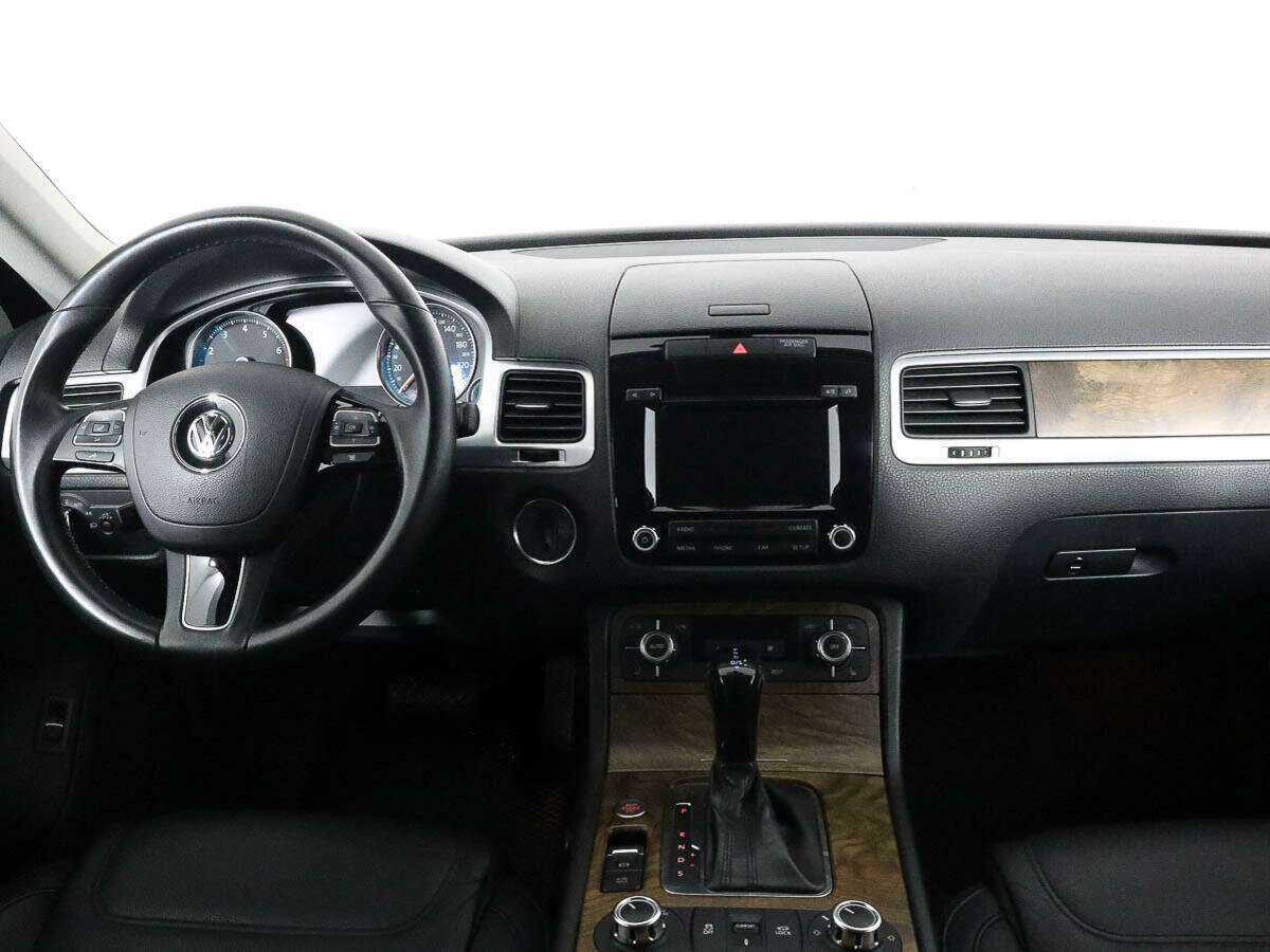 Купить Volkswagen Touareg с пробегом. Фото: #9