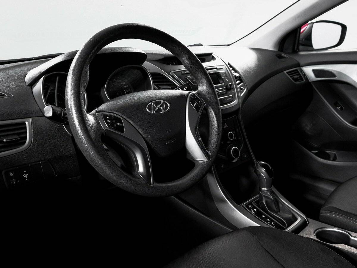 Купить Hyundai Elantra с пробегом. Фото: #12