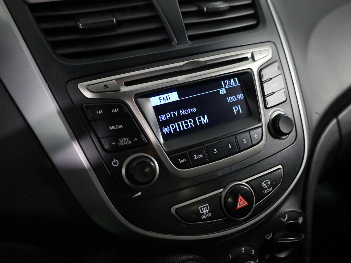 Купить Hyundai Solaris с пробегом. Фото: #11