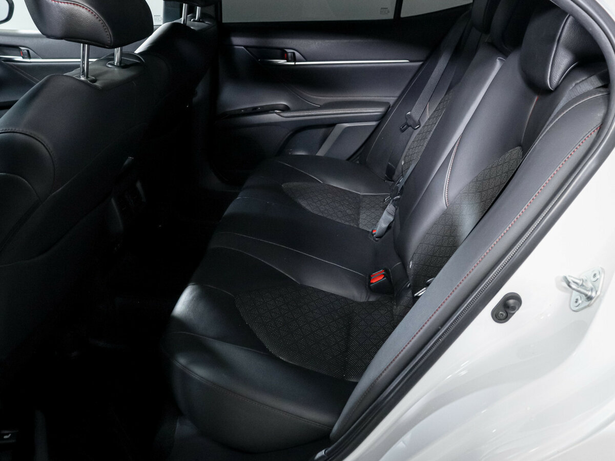 Купить Toyota Camry с пробегом. Фото: #9