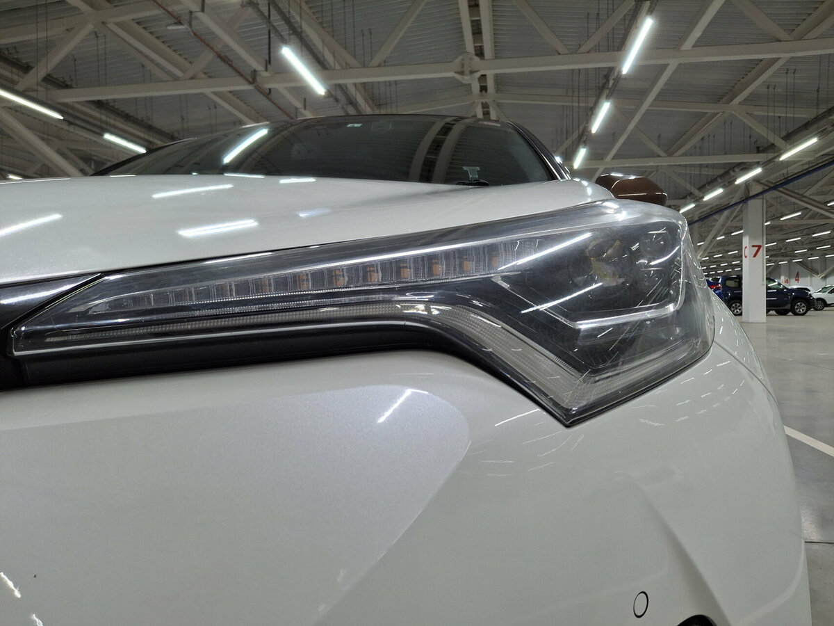 Купить Toyota C-HR с пробегом. Фото: #16