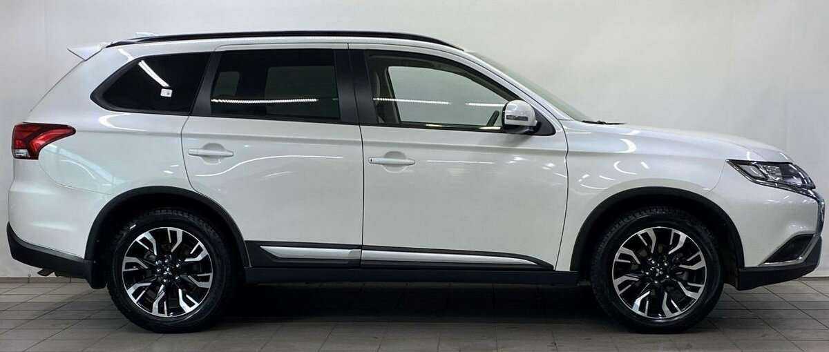 Купить Mitsubishi Outlander с пробегом. Фото: #3