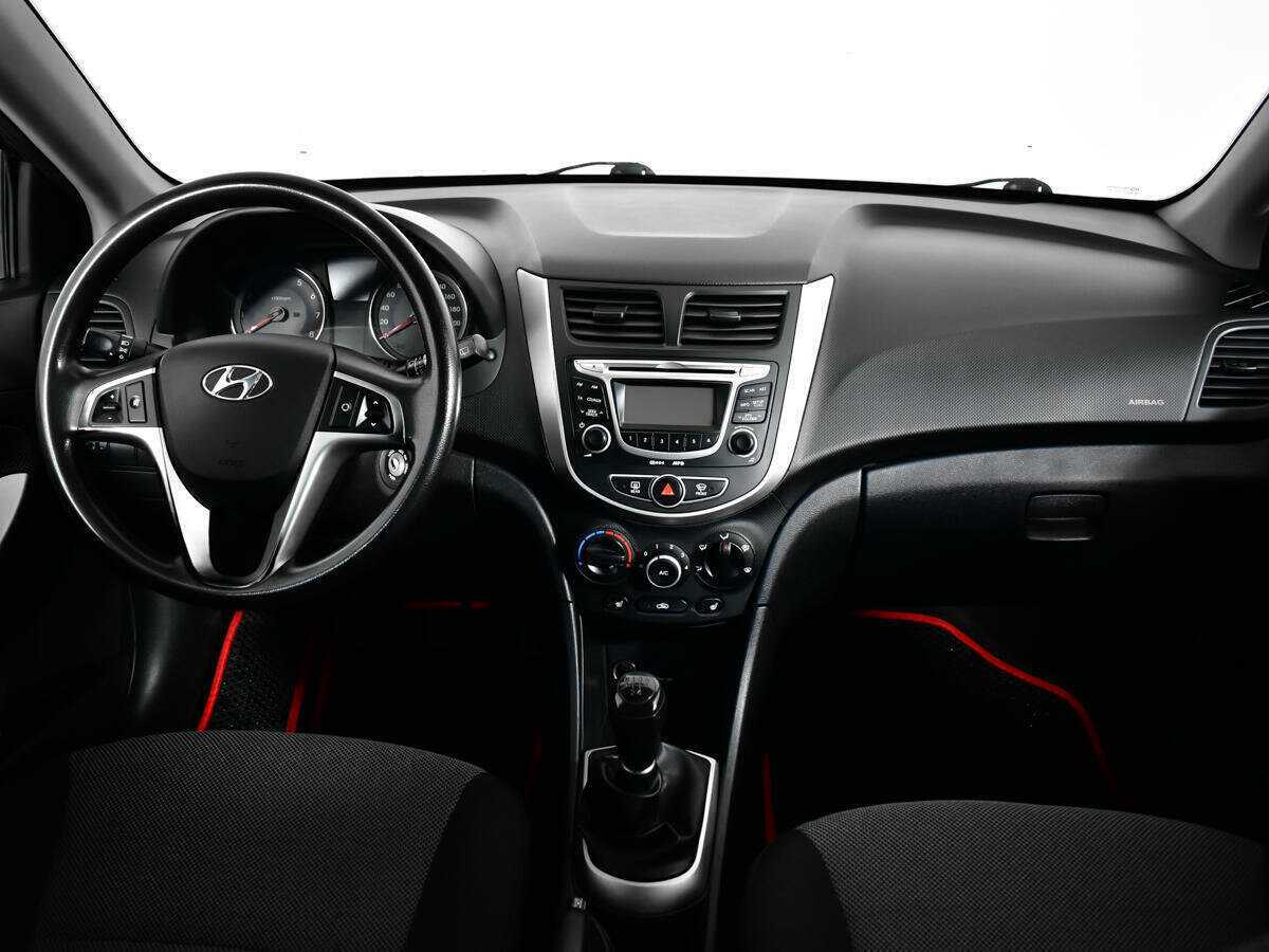 Купить Hyundai Solaris с пробегом. Фото: #11