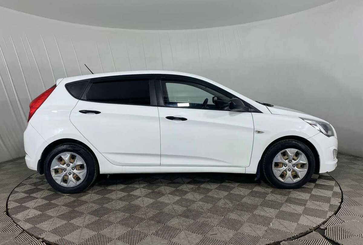 Купить Hyundai Solaris с пробегом. Фото: #3