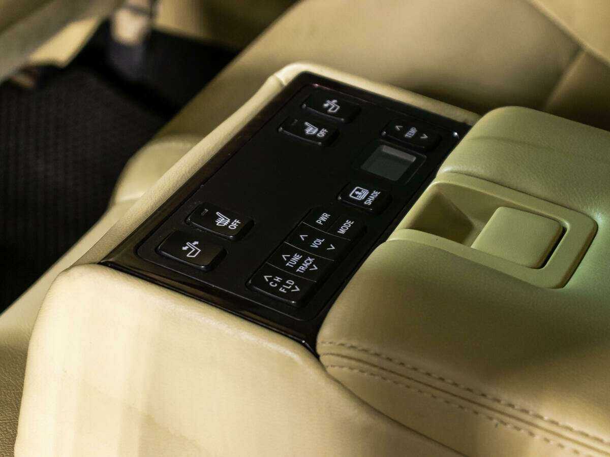 Купить Toyota Camry с пробегом. Фото: #21