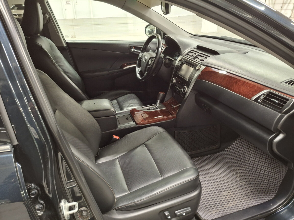 Купить Toyota Camry с пробегом. Фото: #14
